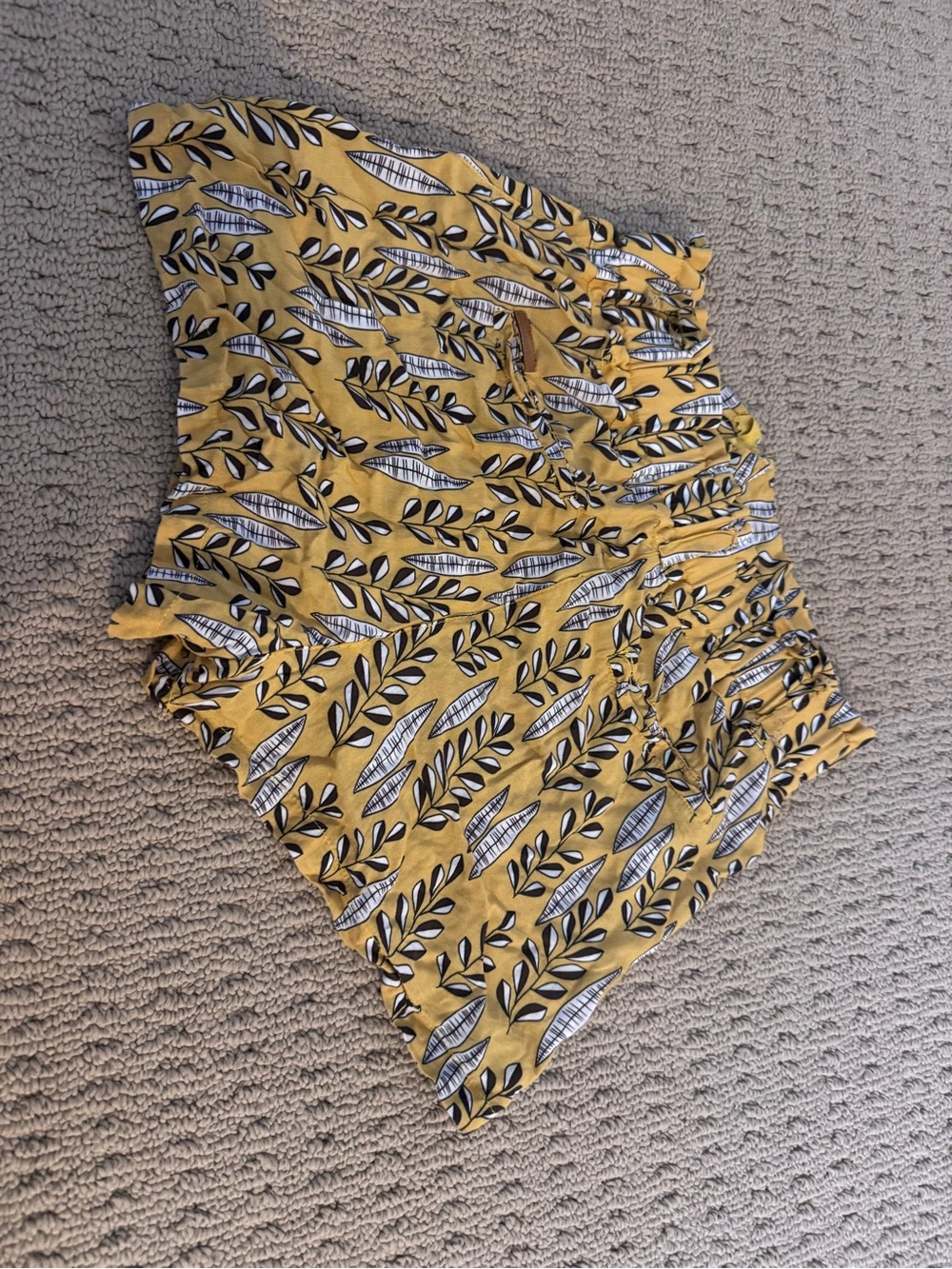 Agua Bendita Yellow Leaf Print Women's Shorts